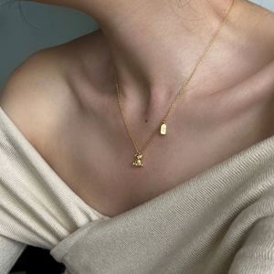 สร้อยคอจี้รูปหมีน่ารัก ดีไซน์ Dylam ชุบทองคำขาว 18K ผิวมันเงา เงินแท้ S925 พร้อมจี้รูปสี่เหลี่ยมผืนผ้าลายหมี - Product Image 3