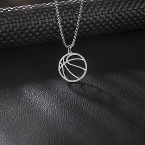 Nueva <span class=keywords><strong>serie</strong></span> deportiva para hombres y mujeres, accesorios de Hip-Hop de acero inoxidable, colgante geométrico de baloncesto, collar de clavícula a la moda - Product Image 3