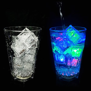 Đa Màu Sắc Không Thấm Nước Cấp Thực Phẩm Chất Liệu Chất Lỏng Cảm Biến Phát Sáng Ánh Sáng up <span class=keywords><strong>Ice</strong></span> <span class=keywords><strong>Cubes</strong></span> Cho Giáng Sinh Năm Mới Bầu Không Khí Đạo Cụ - Product Image 1