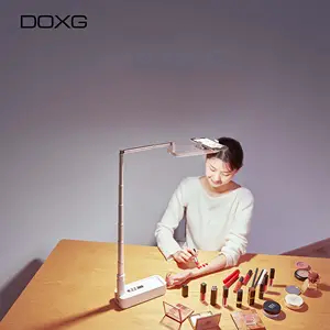 DOXGメーカーR & Dデザイン多機能ポータブル折りたたみ式フィルライトLEDリングライト電話スタンド自撮り棒ライト付き