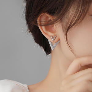 Pendientes de Estilo Coreano de Dos Usos para Mujer, Pendientes Geométricos de Moda Francesa con Microincrustaciones de Circonita, Pendientes en Forma de V, Joyería - Product Image 6