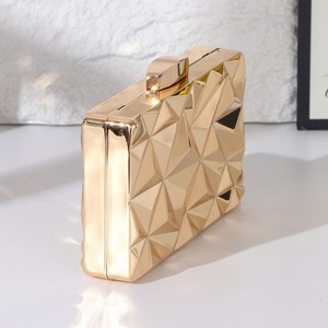 2025 tendance chaud <span class=keywords><strong>or</strong></span> sac <span class=keywords><strong>de</strong></span> soirée géométrique acrylique pochette sac à main femmes métallique <span class=keywords><strong>or</strong></span> sacs chaîne sacs <span class=keywords><strong>de</strong></span> fête pour soirée formelle - Product Image 3