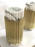 Nouveau design en métal avec lavabos sur pied en pierre de marbre blanc italien