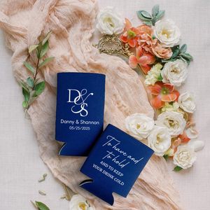 Porta Lattine Personalizzati per Matrimonio Bomboniere Personalizzate Porta Lattine con Monogramma Isolatori per Bevande in Neoprene - Product Image 3