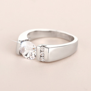 Anello Futuristico con Zirconi per Donne, Gioiello da Dito Creativo e alla Moda - Product Image 1