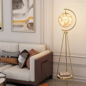 Lampe sur pied LED en métal doré Art déco nordique moderne avec base E27, boule de verre ambrée créative, hauteur réglable et étanche - Product Image 3