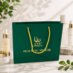 Bolsa de Papel de Lujo Verde con Asa de Cuerda Dorada, Papel Artístico con Laterales Reforzados, Empaque Cosmético, Logotipo Personalizado, Estampado Dorado - Product Image 4