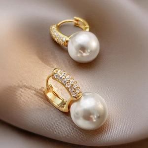 Boucles d'oreilles en perles de diamant pour femmes, tendance, pour les soirées, plaquées or 14 carats, sur mesure, design irrégulier délicat, bijoux de mode coréenne - Product Image 3