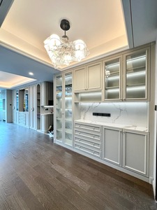 Meuble de rangement mural complet <span class=keywords><strong>en</strong></span> bois massif, finition mate, avec vitrine LED, éco-responsable, sur mesure, pour la maison, fabriqué au Fujian, Chine, pour projets réels sur site. - Product Image 2