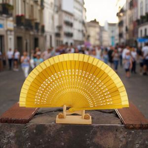 Éventail portatif en bois classique à motifs peints, style art populaire espagnol, pour décoration intérieure, cadeau d'affaires, fête de mariage, usage personnel et personnalisé - Product Image 3