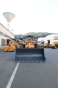 Nueva Cargadora de Ruedas Lonking LG955HRA de Servicio Pesado, Versión de Exportación con Volante a la Derecha para Minería, 5 Toneladas, con Cucharón, Martillo Hidráulico y Tracción 4x4 - Product Image 2