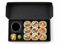 Boîte à sushi noire mate haut de gamme avec compartiment intérieur, emplacement pour coupelle à sauce, conception anti-déplacement, logo personnalisable, élégante pour la présentation des aliments