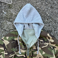 Blouson bomber réversible en coton sergé isolé avec logo personnalisé, blouson bomber réversible camouflage pour homme
