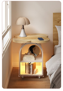 Comodino a Forma di Quadrifoglio con Illuminazione a Sensore di Movimento e Ruote, <span class=keywords><strong>Piano</strong></span> <span class=keywords><strong>in</strong></span> <span class=keywords><strong>Legno</strong></span>, Comodino Mobile - Product Image 3