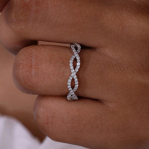 Anello in Oro Bianco con Diamante Taglio Brillante Rotondo Colore G Naturale Anello di Fidanzamento Romantico da Donna - Product Image 5