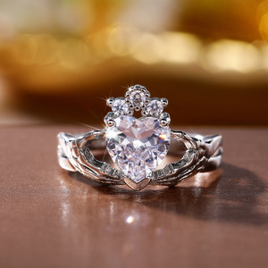 Anello con Cuore e Zircone per Donne, Regalo Romantico per San Valentino, Gioiello da Dito - Product Image 6