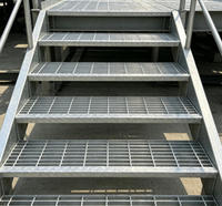 Grille en acier galvanisé courante pour passerelle, plateforme, chemin de circulation et caniveau, soudée, au mètre carré