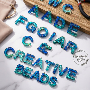 Pendentif lettre en résine bleue à paillettes, petit accessoire de bijouterie DIY pour chaîne de téléphone, porte-clés, matériel artisanal - Product Image 2