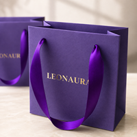 Sac cadeau en papier de luxe avec logo personnalisé et poignées en ruban, emballage haut de gamme pour vêtements et bijoux
