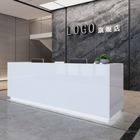 Réception de bureau de haute qualité, hôtel moderne, blanc de luxe, en forme de L