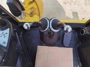 รถตักล้อยาง JCB สีเหลือง มือสอง สำหรับงานก่อสร้าง พร้อมเครื่องยนต์ ระบบไฮดรอลิก เกียร์ ปั๊ม และมอเตอร์ - Product Image 2