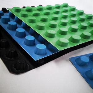 Planche de drainage cellulaire 30 mm en HDPE alvéolaire <span class=keywords><strong>avec</strong></span> géotextile pour la protection <span class=keywords><strong>d</strong></span>'étanchéité des plateformes de stationnement et des cours publiques - Product Image 5