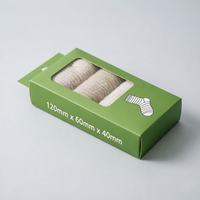 Boîte suspendue en carton blanc biodégradable et recyclable avec fenêtre, conception de logo personnalisée, gaufrage 2 mm et découpes pour chaussettes - Vente en gros