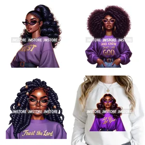 Adesivi Termotrasferibili DTF Lavabili con Citazioni Cristiane: Ragazza Nera che Prega, Fidati di Dio, Gesù. Pronti da Applicare su Felpe - Product Image 1