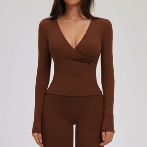 Top Deportivo Corto Personalizado Ecológico de Manga Larga con Cuello en V, Elástico en 4 Direcciones, Ajuste Delgado, Diseño Cruzado Frontal, Ideal para Gimnasio, Yoga y Actividades Deportivas - Product Image 4