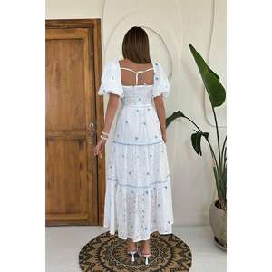 Robe décontractée bleue brodée pour femme, avec détails en dentelle et décorations ajourées en diamant, tailles XS-XL, longueur genou, idéale pour les sorties en club ou autres occasions. - Product Image 3