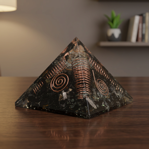 Pirámide de Orgón de Cristal de Turmalina Negra con Incrustaciones de Alambre de Cobre, Tema de Amor, Artículo Coleccionable Artístico - Product Image 3
