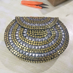 Sac de soirée élégant et tendance en métal pour femme, disponible à prix abordable pour toutes les occasions – Vente en gros - Product Image 1