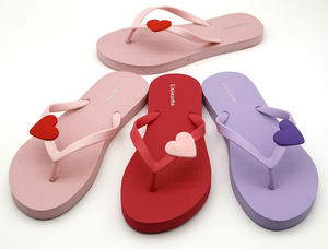 Vente en gros de tongs pour femmes, nouveaux modèles, légères, antidérapantes, à bout ouvert, <span class=keywords><strong>tendance</strong></span>, avec motif cœur, en promotion - Product Image 1