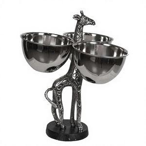 Bol triple en métal de luxe pour servir des noix, des fruits secs, des dattes, des chocolats, ensemble de trois bols en métal en forme de girafe, design original poli - Product Image 1