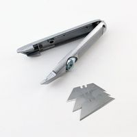 Couteau utilitaire à lame fixe à ouverture rapide par bouton rotatif, construction robuste classique, coupe-boîte, positionnement précis des couteaux de coupe