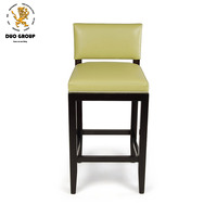 Nouveau moderne Rerrestaurant Simple Design propre Tabouret de bar Cadre en bois massif Chaise de bar en cuir coloré