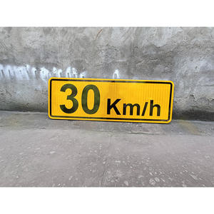 علامات السلامة على الطرق الصفراء على الطرق المرورية هي من من من من على نطاق واسع - Product Image 2