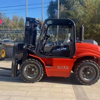 Chariot élévateur diesel tout-terrain 4x4 robuste de 3 tonnes pour travaux de construction