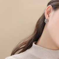 Edle Schmuckstücke 925 Sterling Silber Hohle Rosenblüten-Ohrstecker für Damen Dropshipping-Produkte