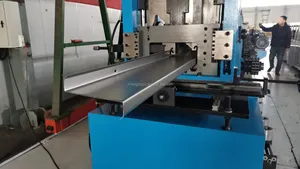 Muti tamaños en un perfil de sombrero de copa C Z <span class=keywords><strong>Purlin</strong></span> Máquina formadora de rollos Marco de acero <span class=keywords><strong>Purlin</strong></span> Machines - Product Image 5