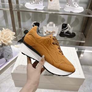 รองเท้าผ้าใบ Alexander Premium Nubuck Suede Retro Chunky Sole Runner พร้อม Mc. หัวรองเท้าระบายอากาศได้ดีสำหรับผู้ชายและผู้หญิง ใช้ได้ทุกวัน - Product Image 1