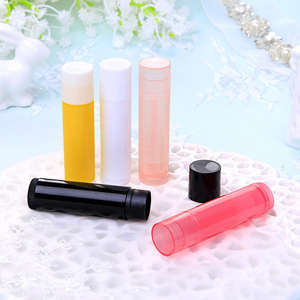 Envases cosméticos vacíos de plástico y metal para lápiz labial, bálsamo labial y brillo labial con logo impreso personalizado. - Product Image 4