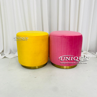 Pouf moderne de luxe pour l'intérieur de la maison et de l'hôtel avec siège rembourré en velours et tabouret de rangement à base de métal pour la chambre à coucher