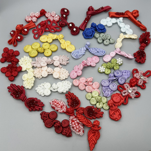 Wholesale In-stock Vintage Acrylic Ankara Red Buttons for Children's New Year Clothing Garment Sewing Accessories