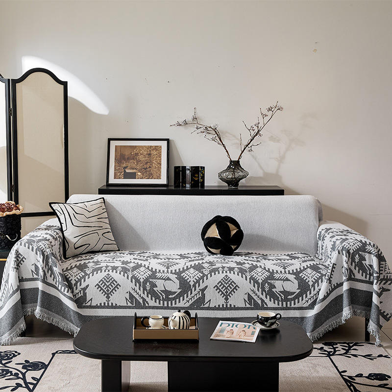 สีเทาเข้ม