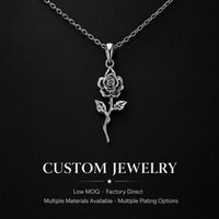 Pendentif Rose Gothique Romantique Sombre Mosen, Texture Métallique Élégante, Tige Longue Sculptée, Bijoux Fins Sur Mesure de Boutique