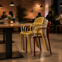 Fauteuil ergonomique à dossier à lattes, chaise de patio monobloc en résine PP moulée, résistante aux UV, empilable, vente en gros