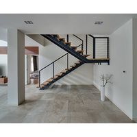 Escalier flottant droit d'intérieur haut de gamme Prima Factory, escalier sur mesure à poutres dissimulées, garde-corps en verre pour résidence