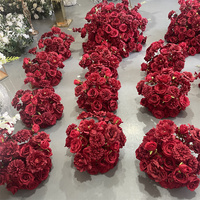IFG Luxuriöse Seidenblumenkugel 3D Rote Rosen-Arrangements für Hochzeit Weihnachten Ostern Heim-Events Bühnendekoration
