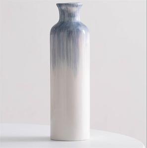 Vase en céramique bleu peint à la main, style minimaliste, pour l'affichage de fleurs séchées ou fraîches, décoration de salon ou de salle d'exposition - Product Image 6